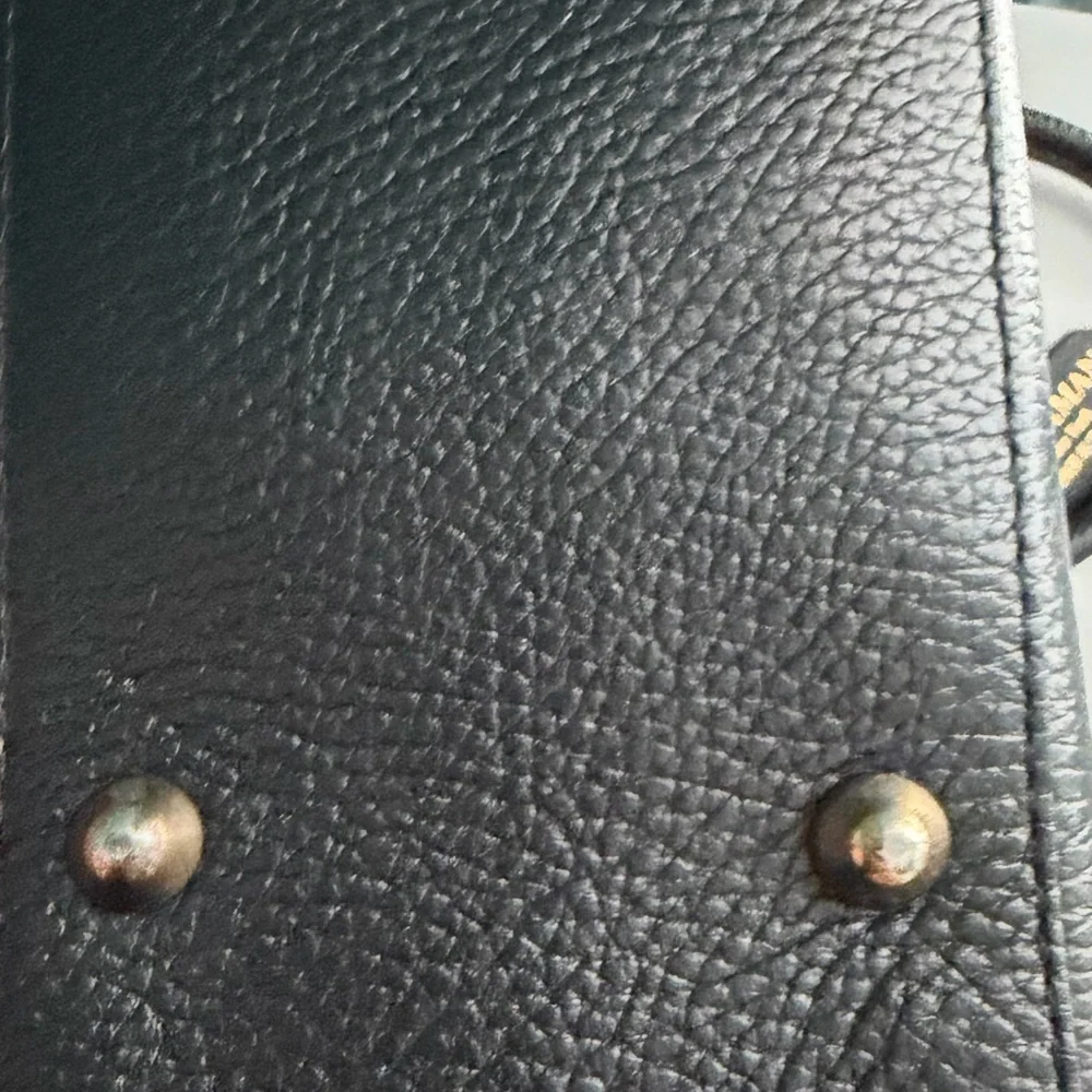 Persaman New York Black Isabella Leather Tote